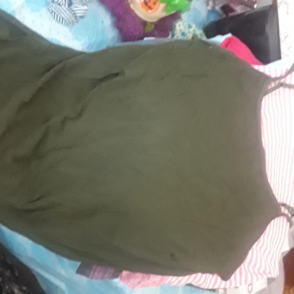 Tank tops - Picture 4 of 5